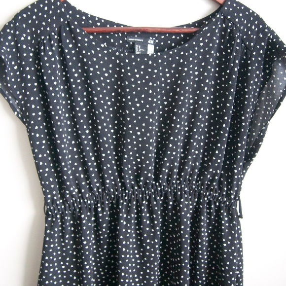 H&M |🌟Host Pick 🌟 Maternity Heart Print Dress - Picture 4 of 4